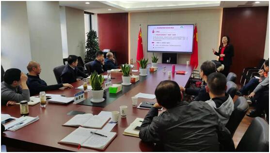 安徽龙8头号玩家地产集团公司召开党委理论学习中心组第十二次学习扩大会